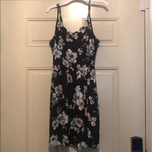 Floral Scalloped Neck Dress Size Large NWT